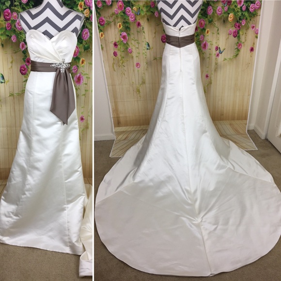 The Couture Collection Dresses & Skirts - The Couture Collection Wedding Dress Size 6